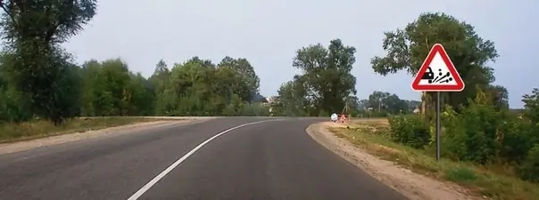 Дорожная ситуация: Этот дорожный знак предупреждает:
