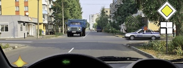 Дорожная ситуация: Кому Вы обязаны уступить дорогу при повороте налево?