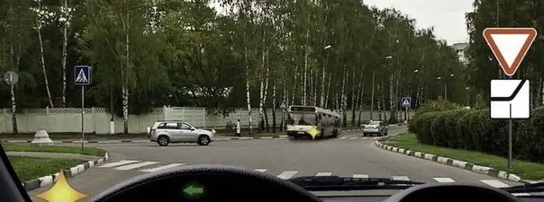 Дорожная ситуация: Кому Вы обязаны уступить дорогу при повороте налево?