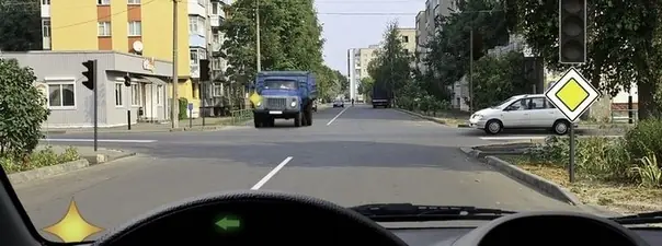 Дорожная ситуация: Как Вам следует поступить при повороте налево?