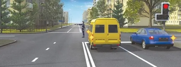 Дорожная ситуация: Каким транспортным средствам разрешено продолжить движение?