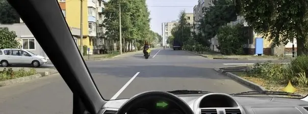 Дорожная ситуация: Как Вам следует поступить при повороте направо?