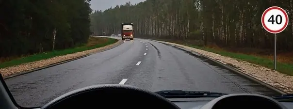 Дорожная ситуация: Этот дорожный знак: