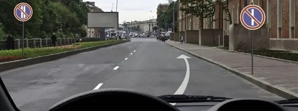 Дорожная ситуация: Разрешено ли Вам ставить автомобиль на стоянку в этом месте по нечетным числам месяца?