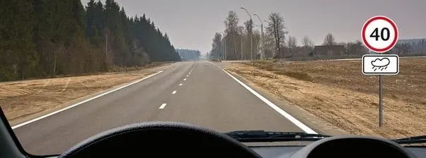 Дорожная ситуация: Вам необходимо двигаться со скоростью не более 40 км/ч: