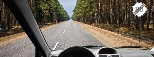Дорожная ситуация: С какой максимальной скоростью Вы имеете право продолжить движение вне населенных пунктов на грузовом автомобиле с разрешенной максимальной массой не более 3,5 т?
