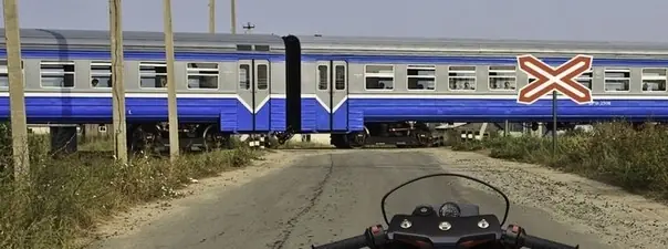 Дорожная ситуация: На каком наименьшем расстоянии до ближайшего рельса Вы должны остановиться?