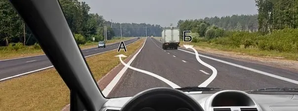 Дорожная ситуация: В каком из указанных мест Вам разрешено пересечь сплошную линию разметки и остановиться?