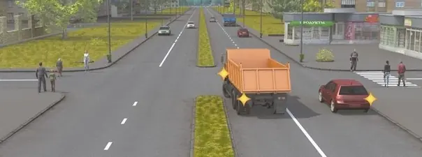 Дорожная ситуация: Кто из водителей, выполняющих поворот, должен уступить дорогу пешеходам?